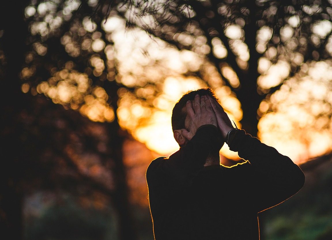 Après avoir traversé une rupture douloureuse, tout ce que l’on veut, c’est que cette douleur émotionnelle disparaisse. Celui qui est quitté se sent dévalorisé, abandonné…  Retrouver l’amour après une rupture peut sembler chose impossible à réaliser. C’est, heureusement, une fausse idée. Pour ce faire, il faudra mobiliser l’énergie qu’il vous reste pour surmonter la situation. Mais tout ne se fait pas en un jour.